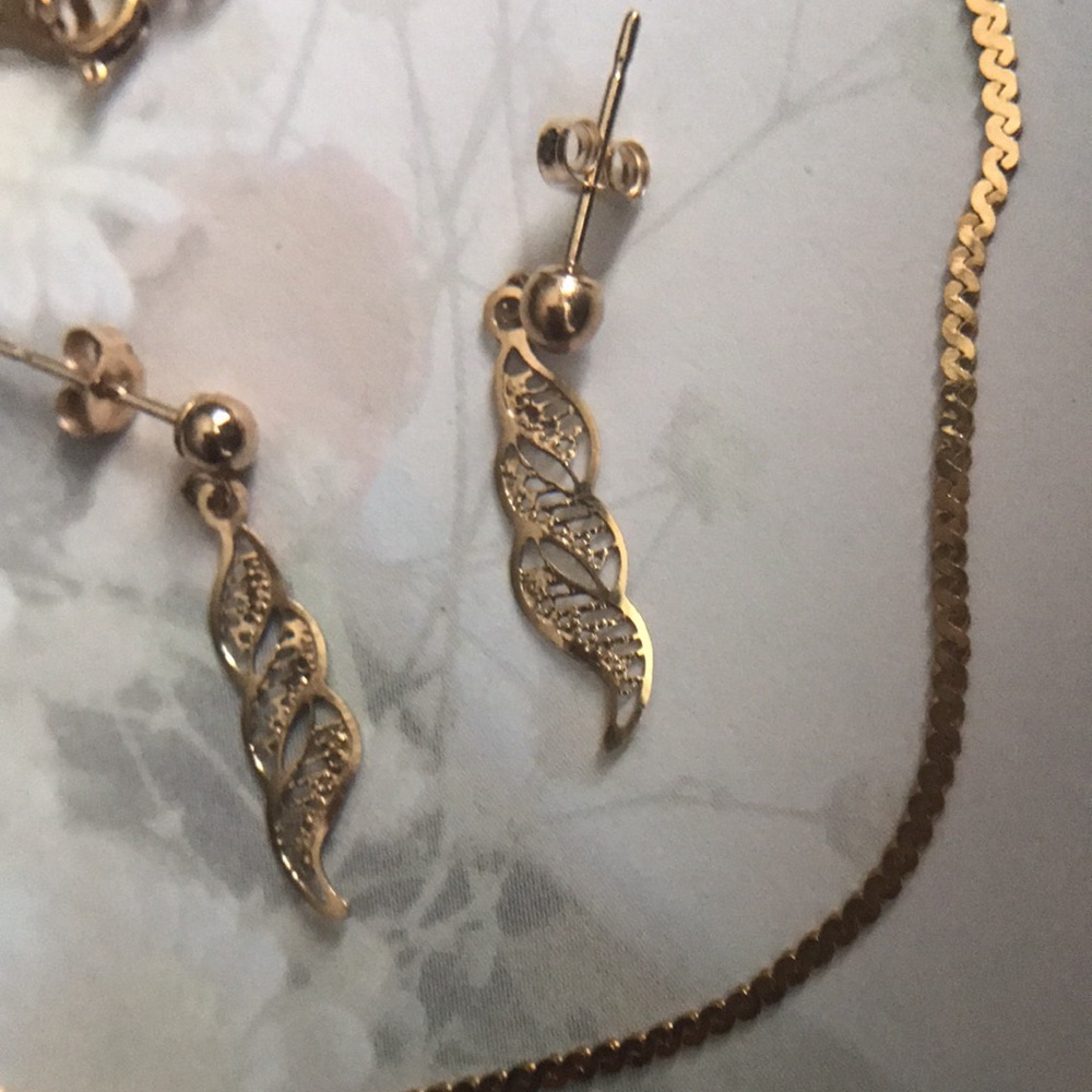 Solid 14k Yellow Gold Dangle Leaf Earrings With B… - image 4